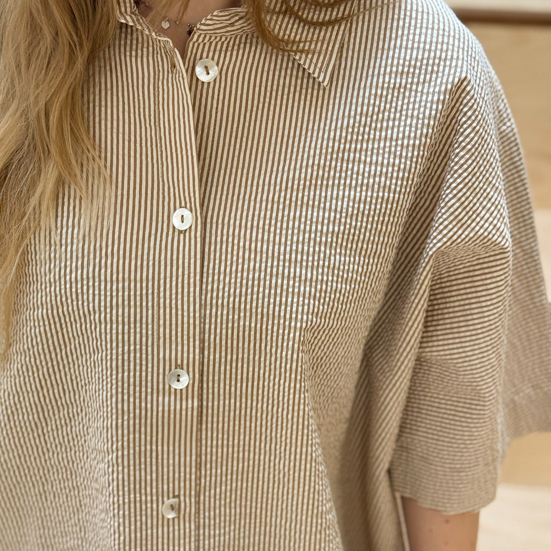 Conservandum SEERSUCKER STRIPE skjorte box-fit T-shirt Birch/ Muchi 690000346