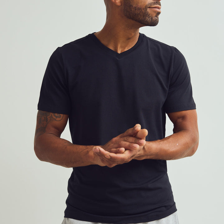 Conservandum T-shirt med V-hals T-shirt Black 019400706